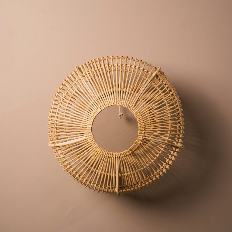 Applique boule en rotin